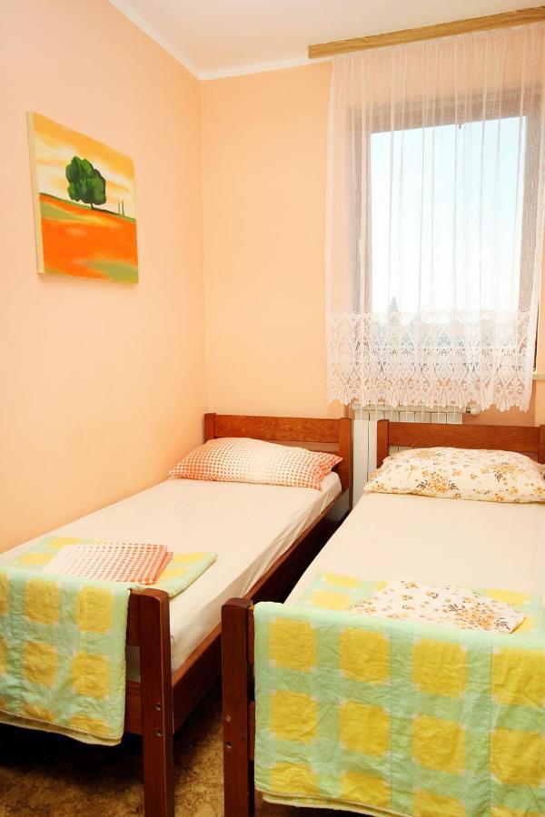Apartments With A Parking Space Umag - 7109 Exterior foto